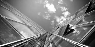 Układanie paneli podłogowych