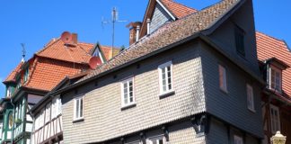 Transakcje i obrót nieruchomościami