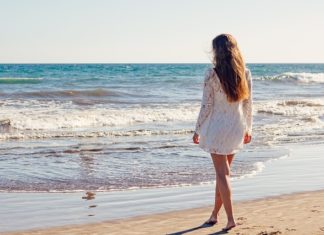 Sprzedawanie towarów i usług Sprzedawanie towarów i usług