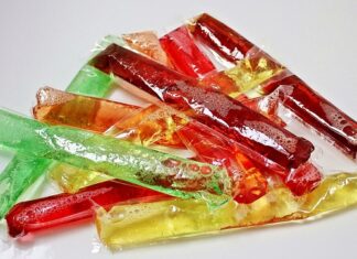 Dlaczego patyczki od lizaków mają dziurki?