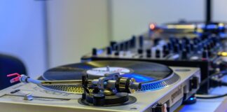 Co oznacza kontrolka samochód z kluczykiem Opel Meriva?