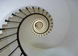 Jak zmieniać biegi w samochodzie żeby nie szarpało? Jak zmieniać biegi w samochodzie żeby nie szarpało?