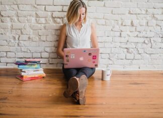 Co na podłogę w kamperze?