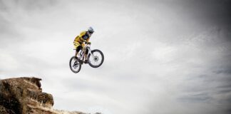 Co grozi za jazdę samochodem w wieku 16 lat?