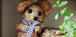 Jak często wymieniać słomę w budzie?