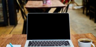 Czy można budzić kota?